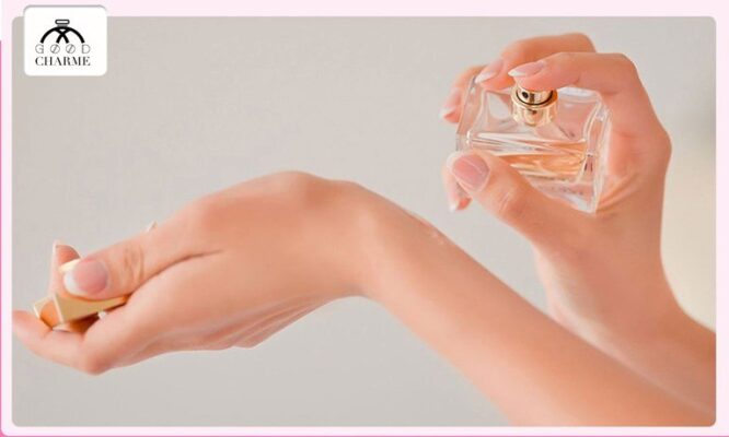 Hướng dẫn xịt nước hoa đúng cách để lưu giữ mùi hương lâu trên cơ thể